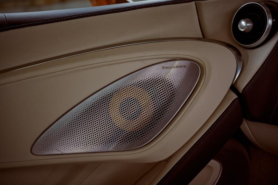 Детали интерьера McLaren GT 2019 года  (JP) (фото 13 из 38)